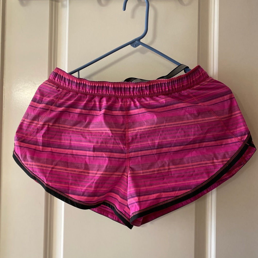 Lululemon Shorts Size 4 excellent used Shape
